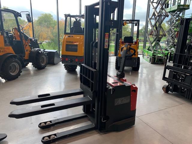 Stacker electric ES15T4-4500