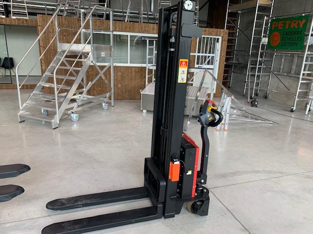 Stacker electric PWS15S-I-3300