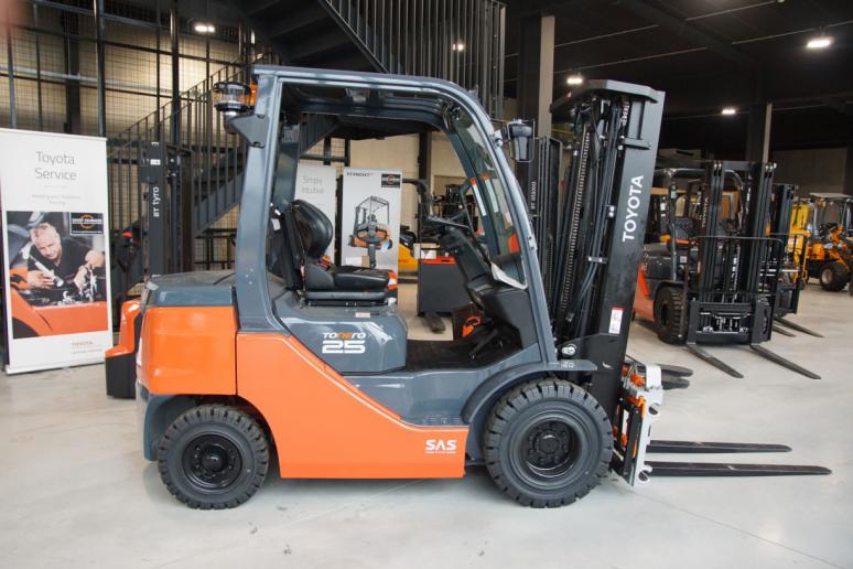 Forklift 2.5 ton diesel 52-8FDF25