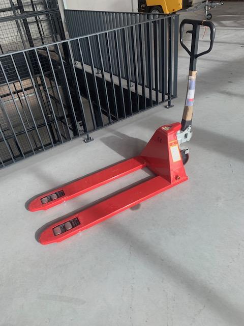 transpallet-rood-2000kg-1666958059.jpg